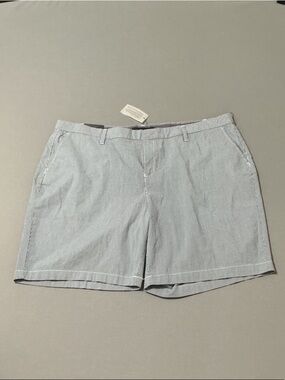 Tommy Hilfiger NWT Women’s 20W Navy/White Striped Shorts